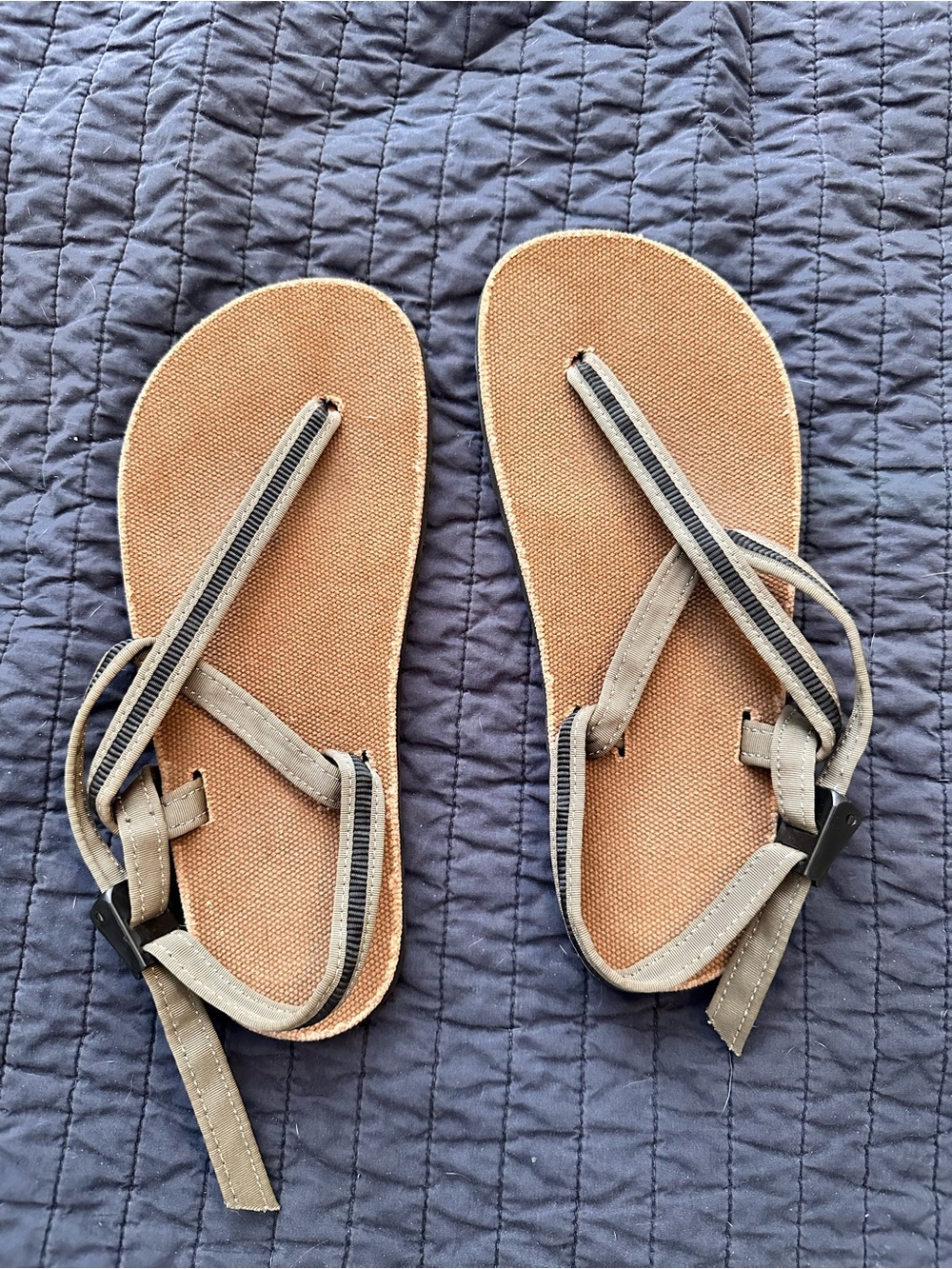 Earthrunners Alpha Sandals size Women’s 9/ Men’s 7, Ranger colored laces